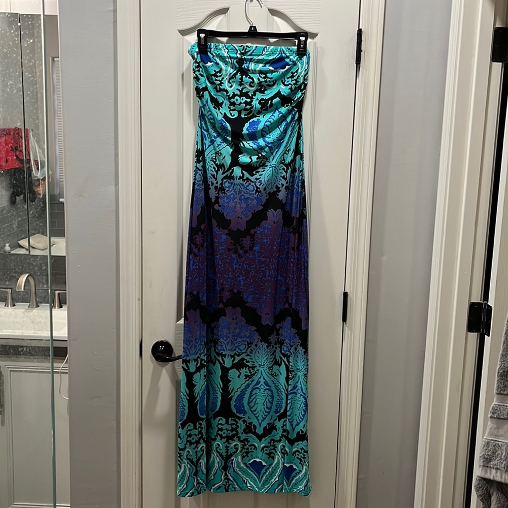 LIX floor length sleeveless dress. Size medium.